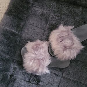 Faux fur slides